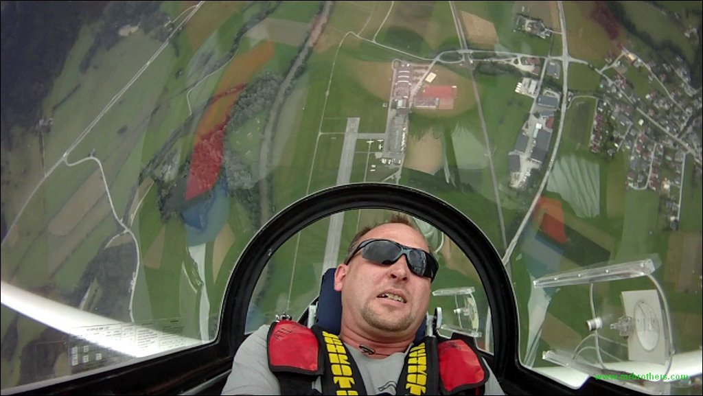 Kunstflug-3-nach oben.JPG