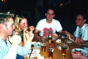 2000-072_Haus_kl.jpg (20430 Byte)