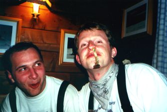 2000-074_Haus_kl.jpg (16967 Byte)