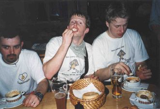 2000-124_Haus_kl.jpg (18440 Byte)